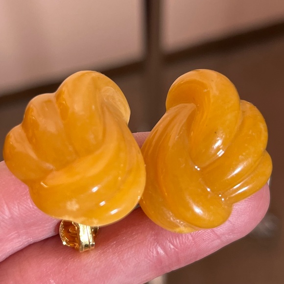 Vintage Jewelry - Vintage Retro Deco Lucite Plastic Oversized Amber colored Knot Clip Earrings